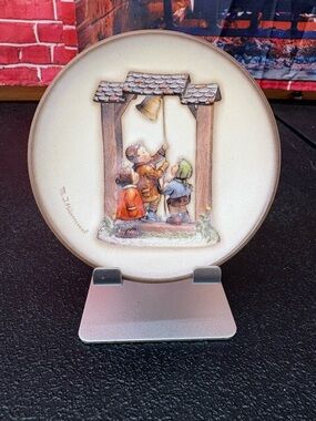 Vintage Hummel Lets tell the World plate